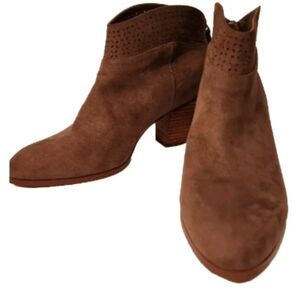 Violet & Red Jackson block heel faux suede Booties in Tan size 10- FINAL